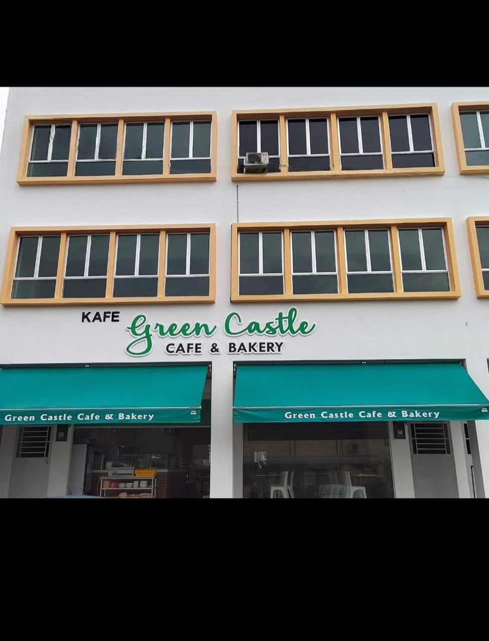The Green Castle Cafe storefront