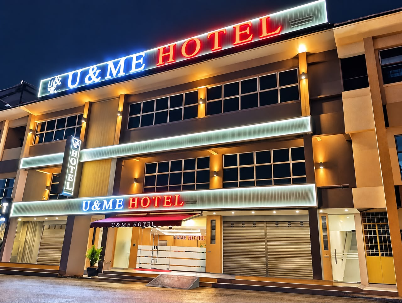 U&ME Hotel Segamat exterior at night